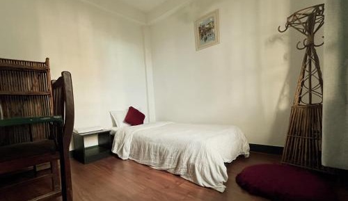 Single Room with Shared Bathroom