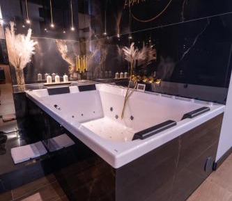 Studio Apartment with Balcony