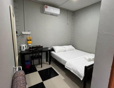 Standard Queen Room