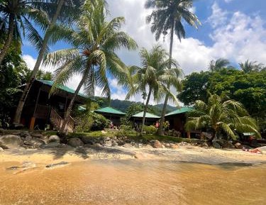 Superior Beachfront Chalet with Seaview