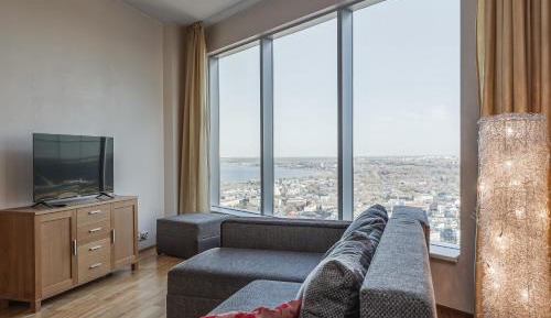 Deluxe One-Bedroom Apartment with Harbor View