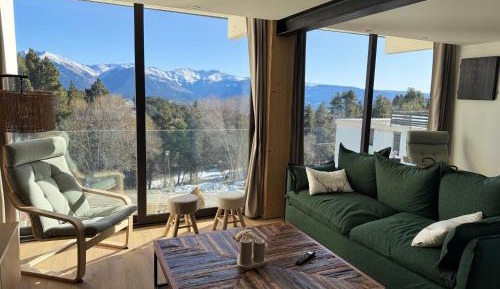 Three-Bedroom Apartment with Mountain View
