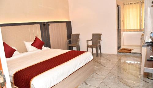 Deluxe Double Room (2 Adults + 1 Child)
