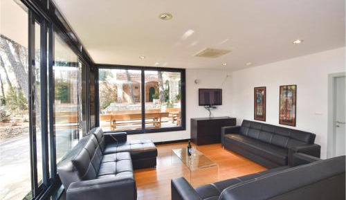 Nine-Bedroom Holiday Home