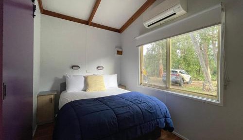 Retro Designer Cabin (Sleeps 6)