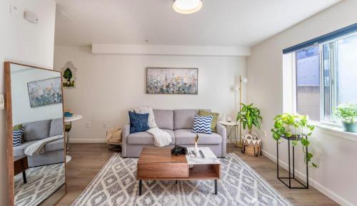 One-Bedroom Apartment with City View