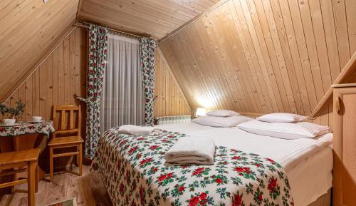 Two-Bedroom Apartment with Mountain View