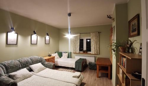Basic Triple Room with Shared Bathroom