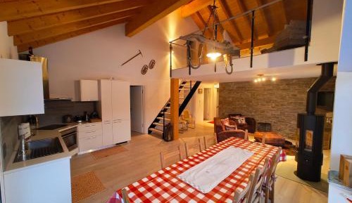 Apartment with Mountain View