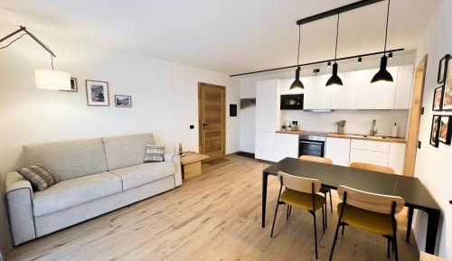 Classic One-Bedroom Apartment with King Bed