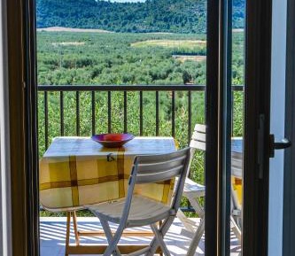 One-Bedroom Apartment with Sea View  (2 Adults + 1 Child)