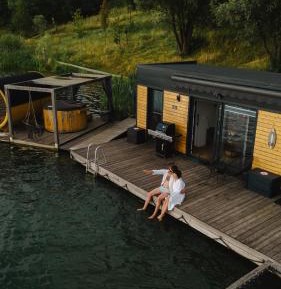 Apartment with Lake View