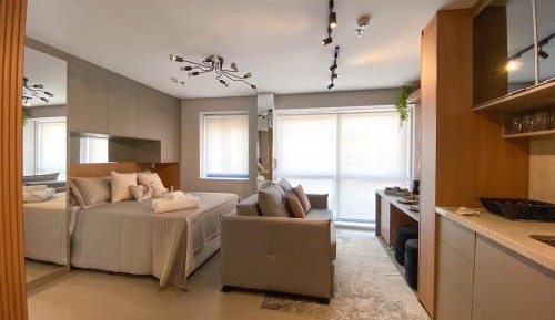 One-Bedroom Apartment with View