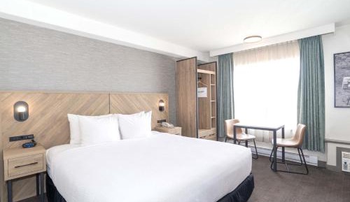 Standard Room, 1 King Bed