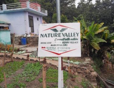 Deluxe Double Room (2 Adults + 1 Child)