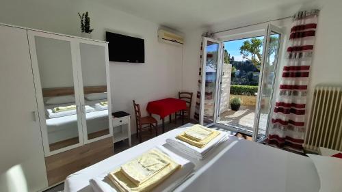 One-Bedroom Apartment with Sea View and Terrace