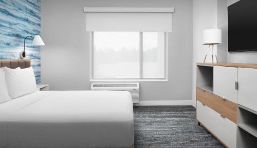 One-Bedroom King Suite with Sofa Bed 