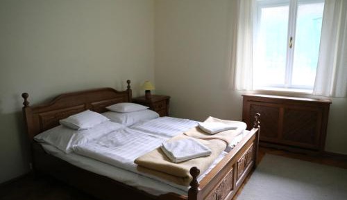 Queen Room with Garden View