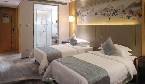 Deliuxe Double Room with Two Single Beds