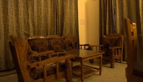 Deluxe Double Room (2 Adults + 1 Child)