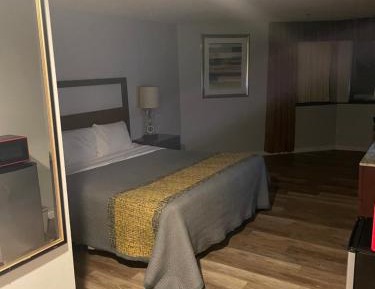 Deluxe King Suite