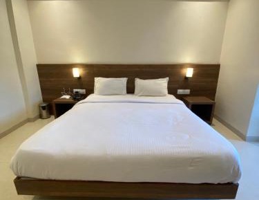 Deluxe Double Room with Side Sea View