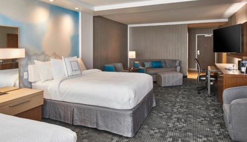 Suite, 2 Queen, Sofa bed