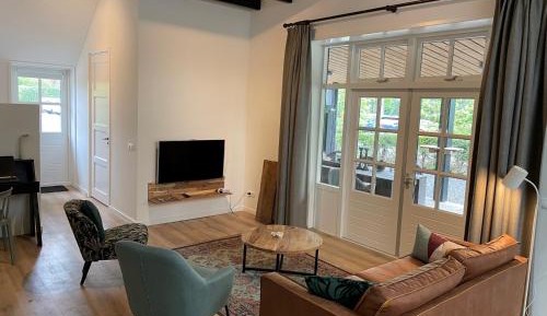 One-Bedroom Apartment with Terrace