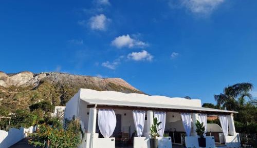 Deluxe One-Bedroom Apartment