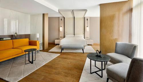 Diplomatic King Suite - Club Lounge Access