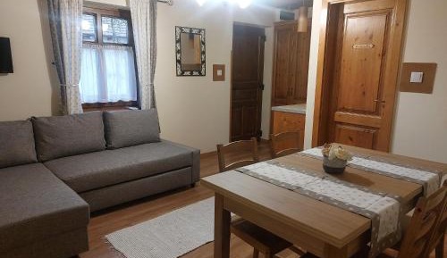 Deluxe Two-Bedroom Apartment with Garden View