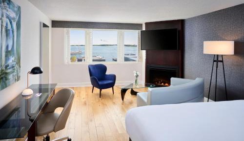 King Room with Lake View - Non-smoking