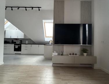 Three-Bedroom Apartment with Mountain View