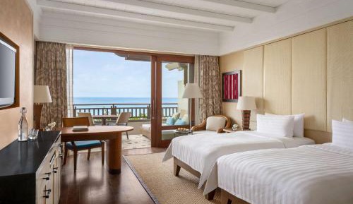 Premier Seaview Twin Room with Free Roundtrip Caticlan Airport Transfers
