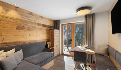 Superior One-Bedroom Apartment with Balcony