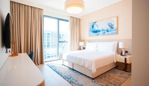 One-Bedroom Apartment with City View
