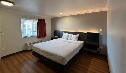 Queen Room - Smoking