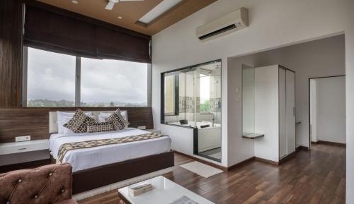 Suite with Mountain View