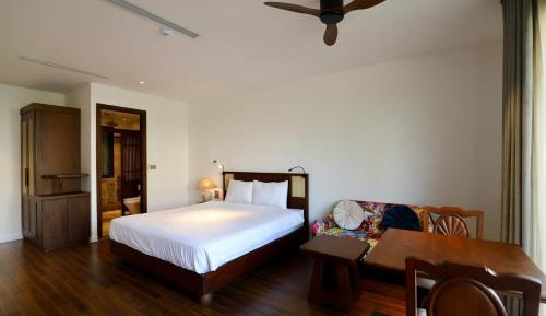 One-Bedroom Apartment with Balcony and Water View