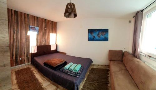 Apartment with Mountain View