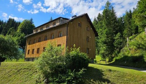 Three-Bedroom Apartment with Mountain View