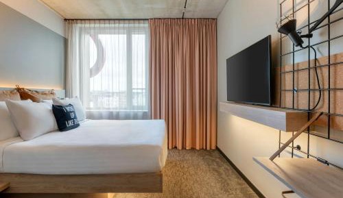 Moxy Sleeper Queen Room