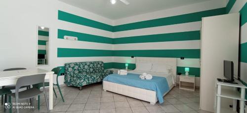 Studio Apartment with One Double Bed