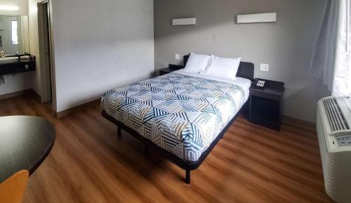 Queen Room - Smoking