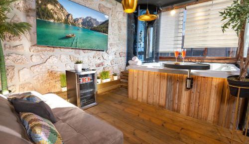 Deluxe Suite with Spa Bath