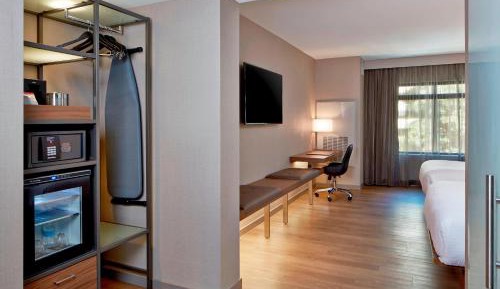 2 Queen Guest Room (Mobility Accessible w/Tub)