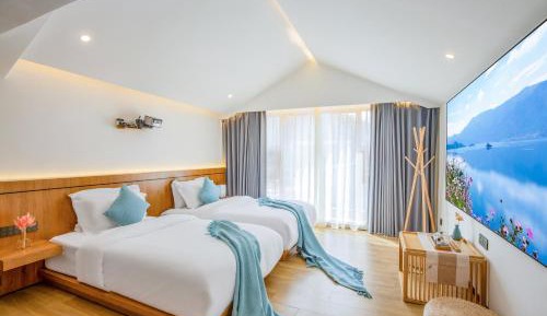 Twin Room with Mountain View