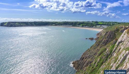 Three-Bedroom Holiday Home 