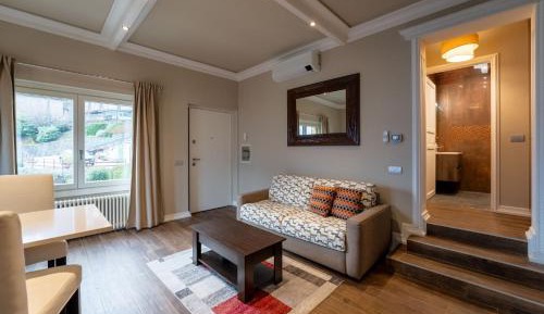 Apartment with Lake View