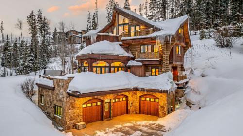 Five-Bedroom Holiday Home